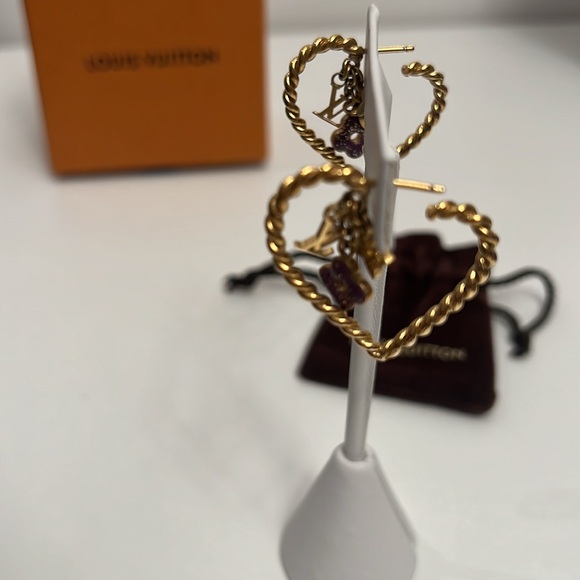 LOUIS VUITTON GOLD Heart Shaped EARRINGS - Picture 4 of 6